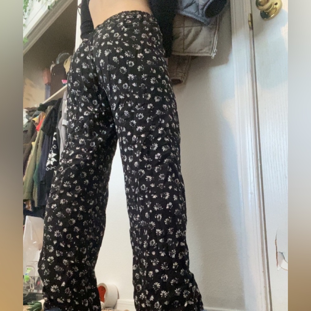 baggy black pants how cutesy!